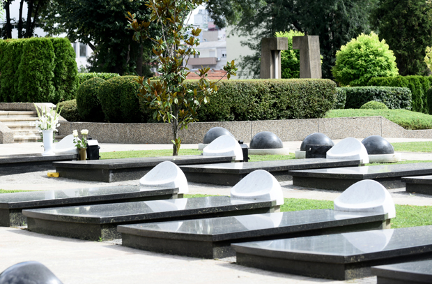 САХРАЊЕН ДР РАДАН ЏОДИЋ: Последњи испраћај једном од најбољих хирурга на свету, спасао преко 10.000 живота, почива између Неде и Шекуларца